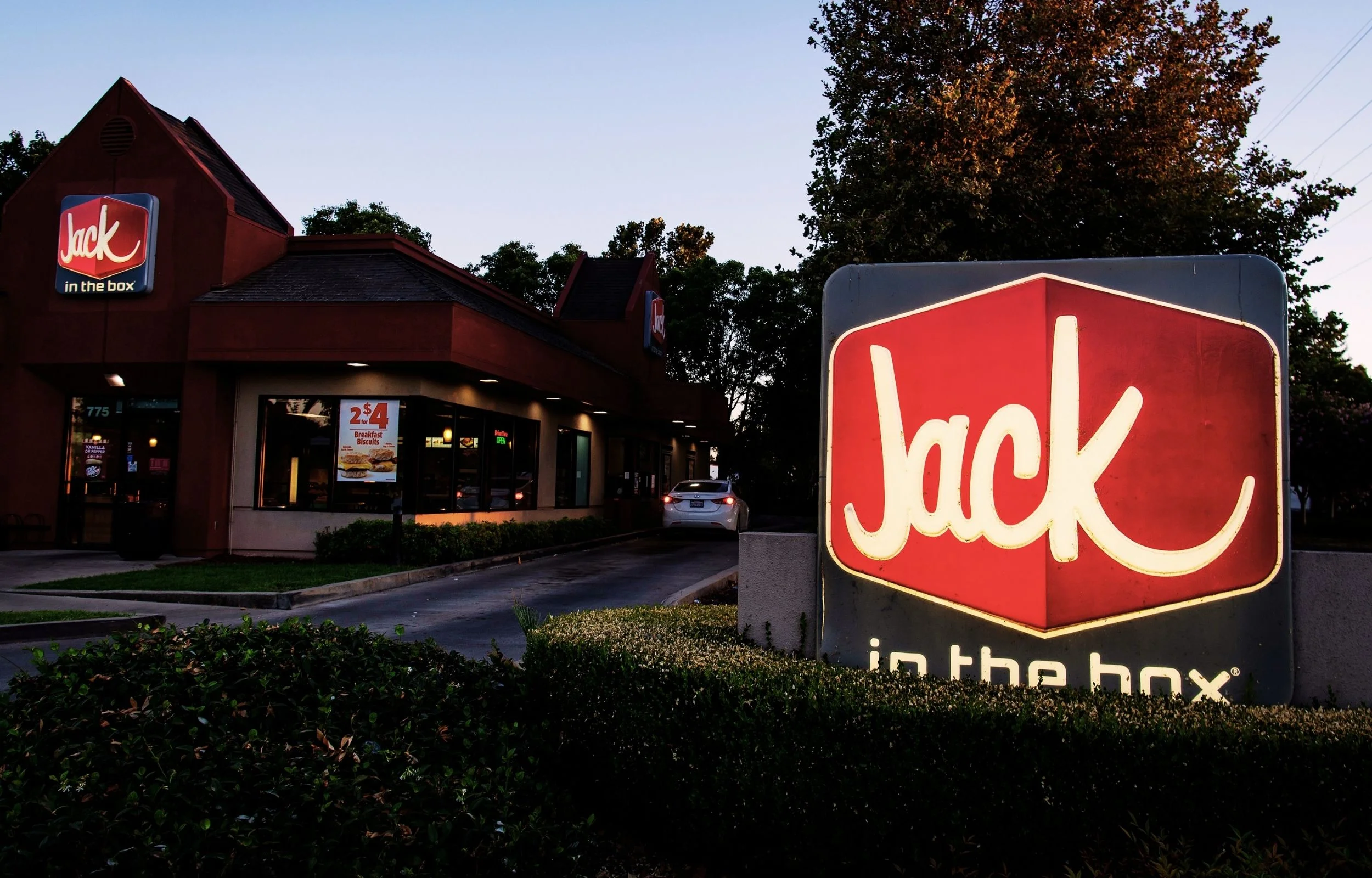 Jack in the Box's 'Hot Ones' Promotion Falls Short; Company Shifts Focus