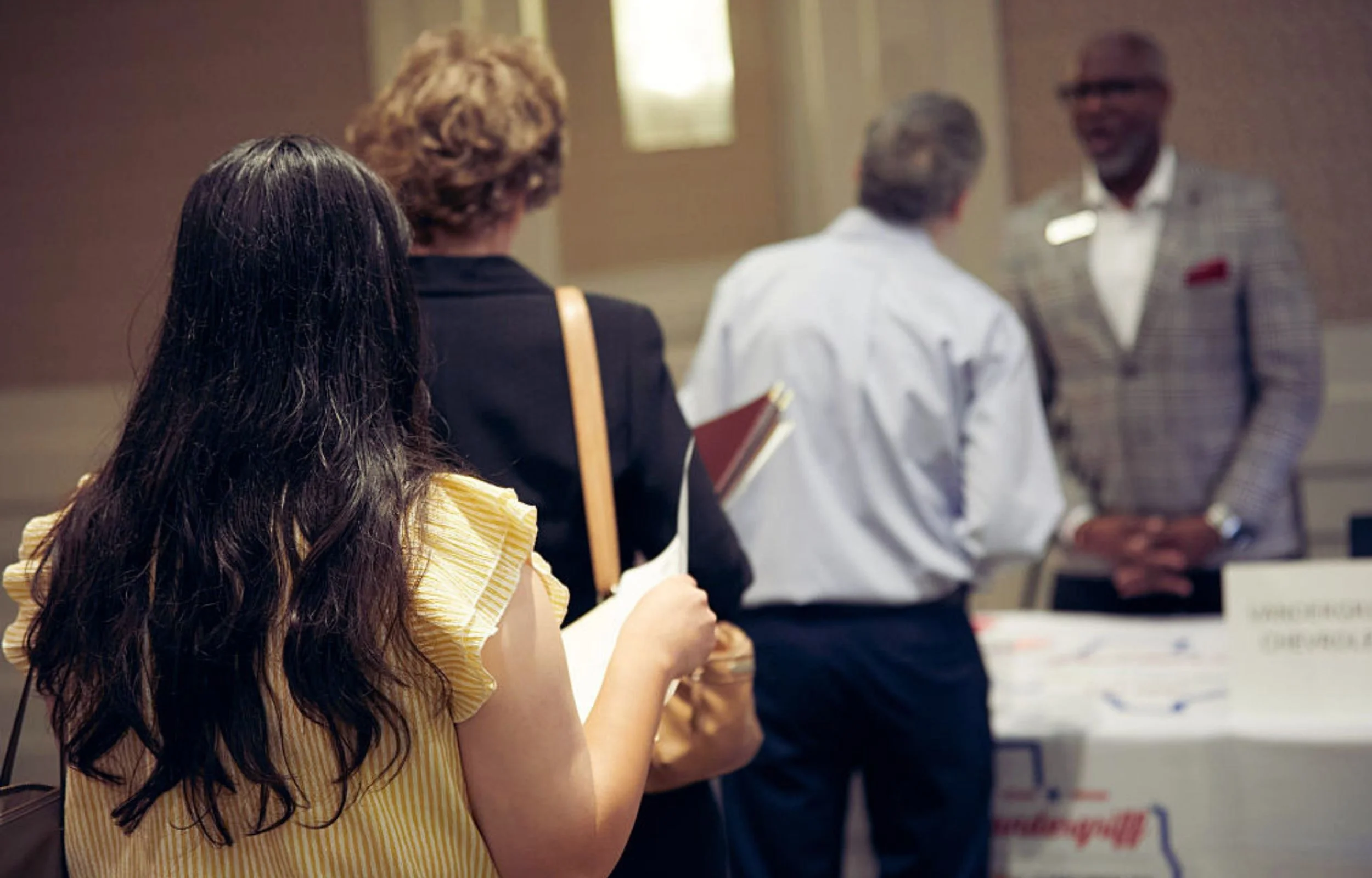 Shift in Job Market: Non-Degree Holders Outperform Graduates Amid AI Disruption