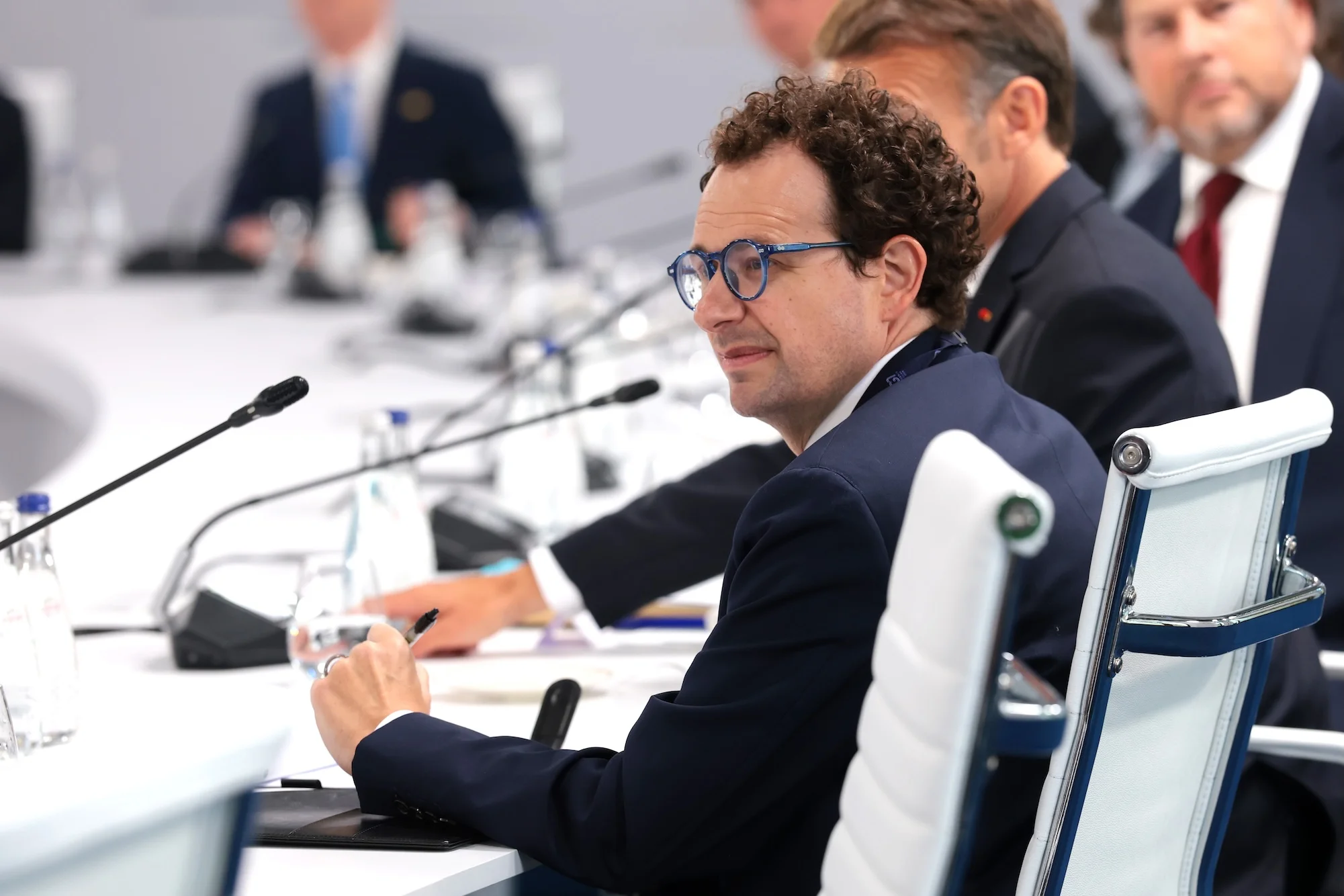 AI Leaders Urge Caution as Technology Outpaces Understanding